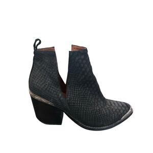 Jeffrey Campbell Cromwell Black Suede Western Cutout Ankle Boots Size 7